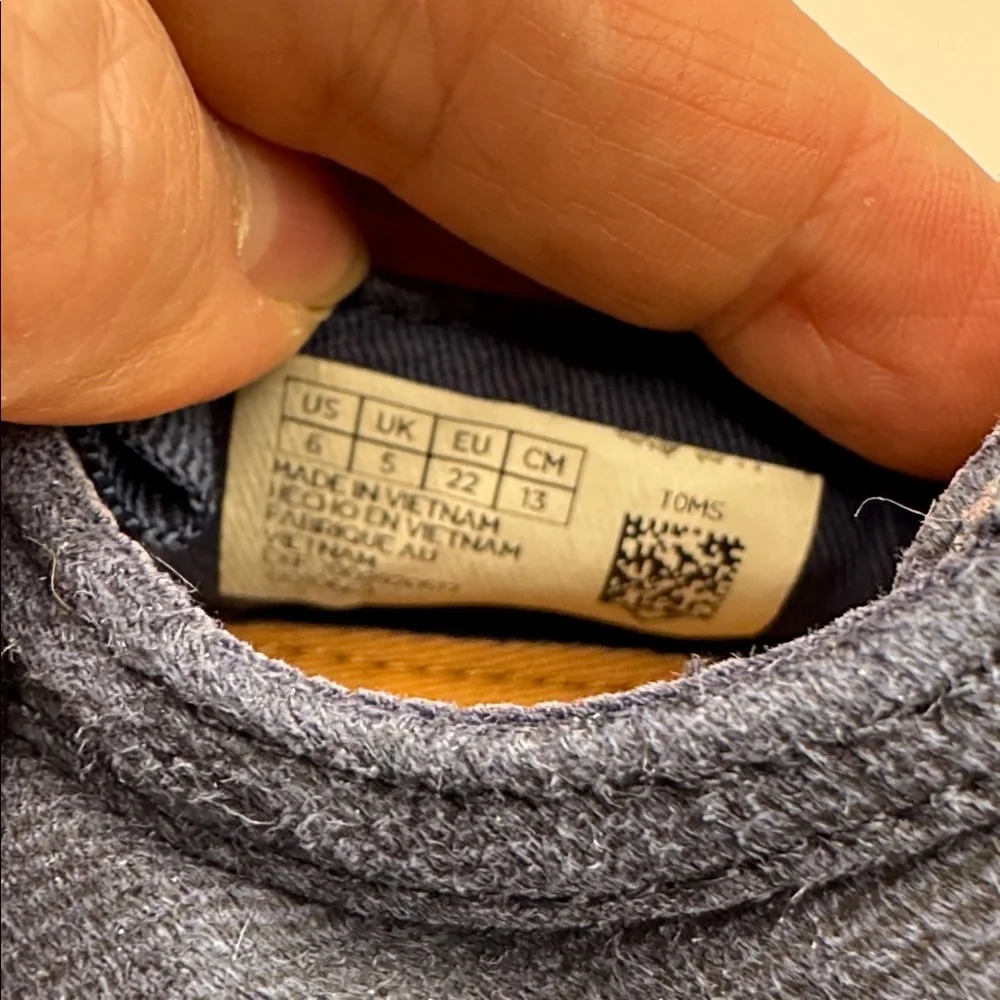 TOMS Tiny TOMS Navy Twill Brogue Sneakers Toddler Size 6 Slip-On Casual Shoes - Picture 9 of 13